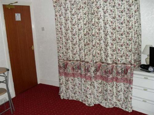 Lawnswood Holiday Apartments Blackpool Room photo